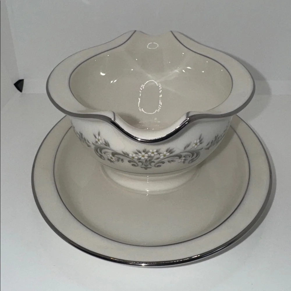 Noritake Gravy Boat w Attached Under Plate Parkridge Pattern